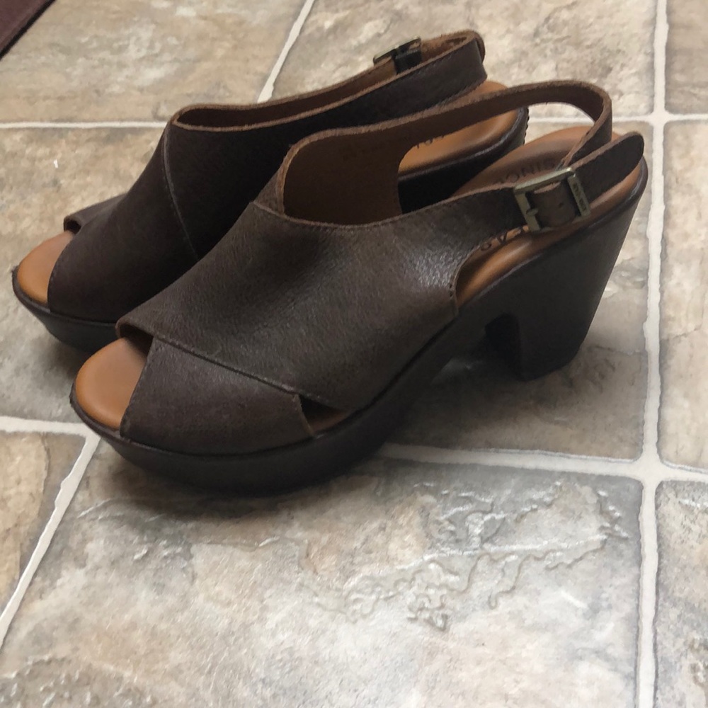 Kork-ease brown leather criss cross platform heels